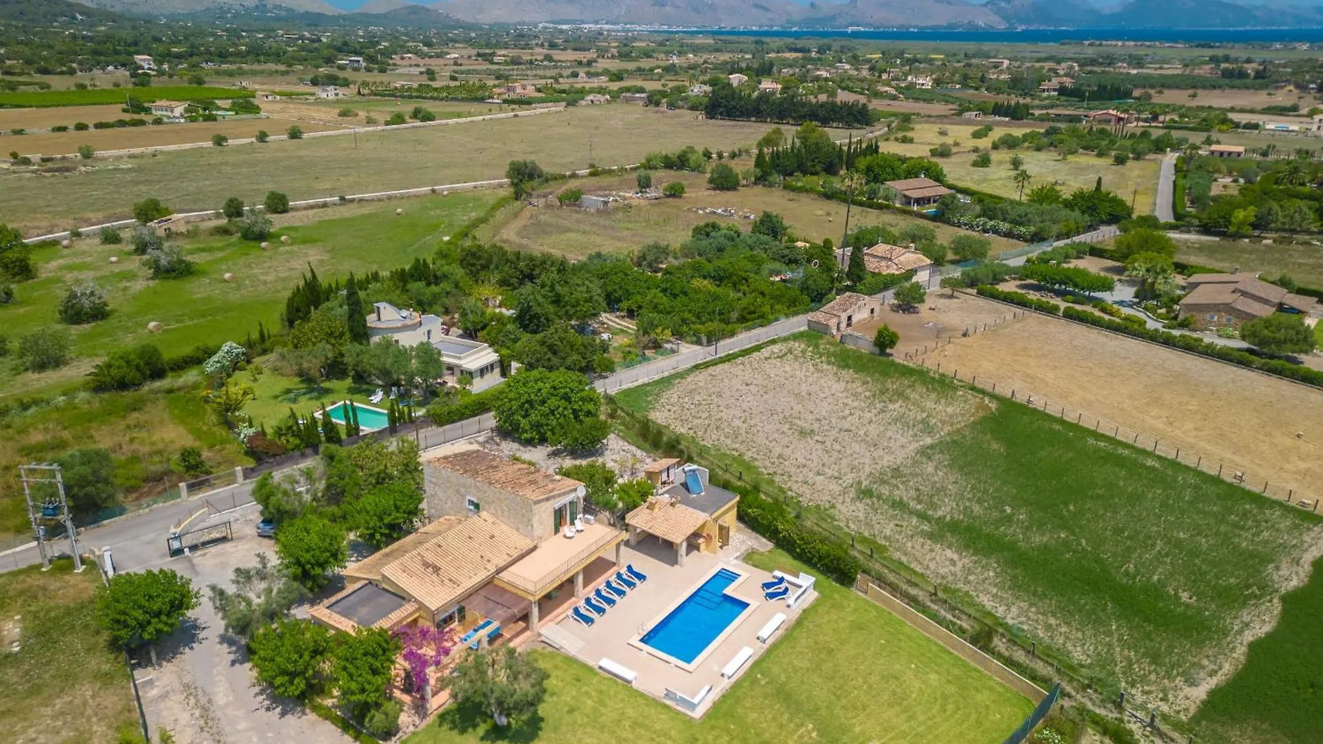 Villa Can Patriarca, For 8 With Pool, Garden And Mountain Views Alcúdia Vakantiehuis