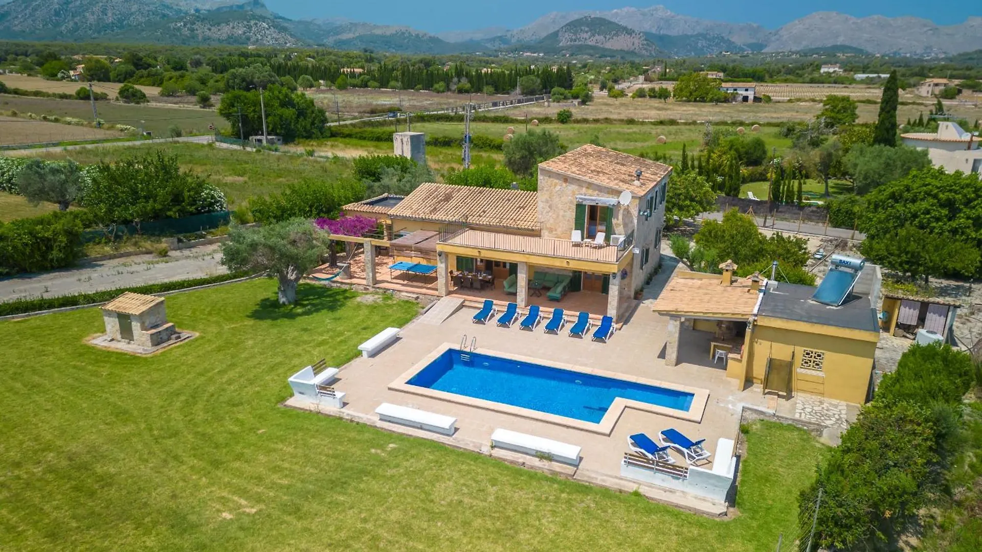 Villa Can Patriarca, For 8 With Pool, Garden And Mountain Views Alcúdia