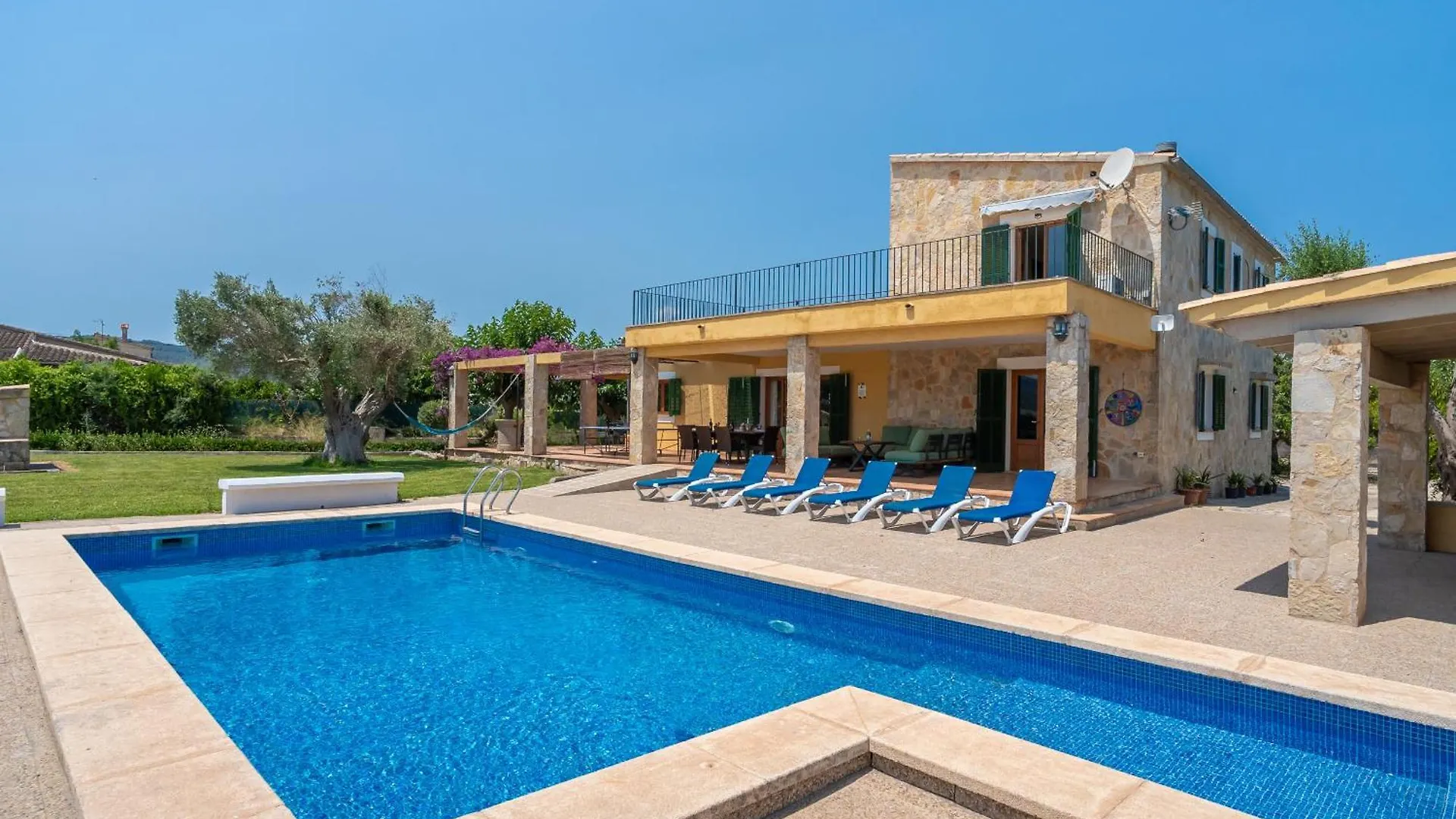 Villa Can Patriarca, For 8 With Pool, Garden And Mountain Views Alcudia