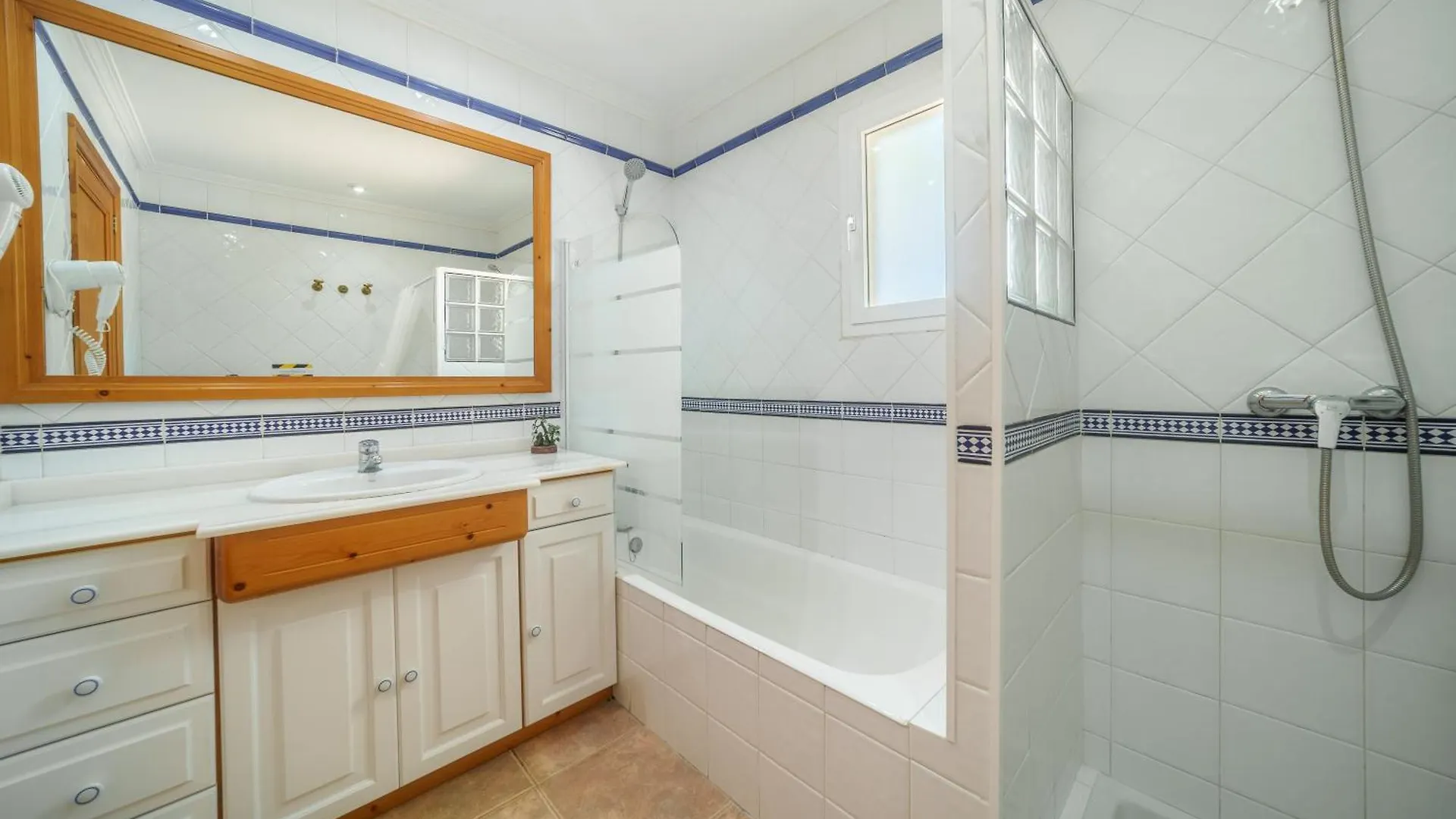 Vakantiehuis Villa Can Patriarca, For 8 With Pool, Garden And Mountain Views Alcúdia Spanje