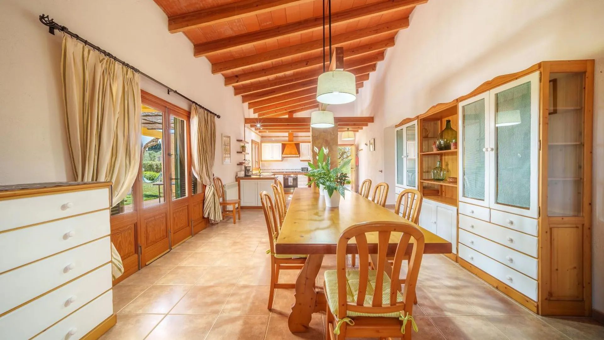 Villa Can Patriarca, For 8 With Pool, Garden And Mountain Views Alcúdia Vakantiehuis