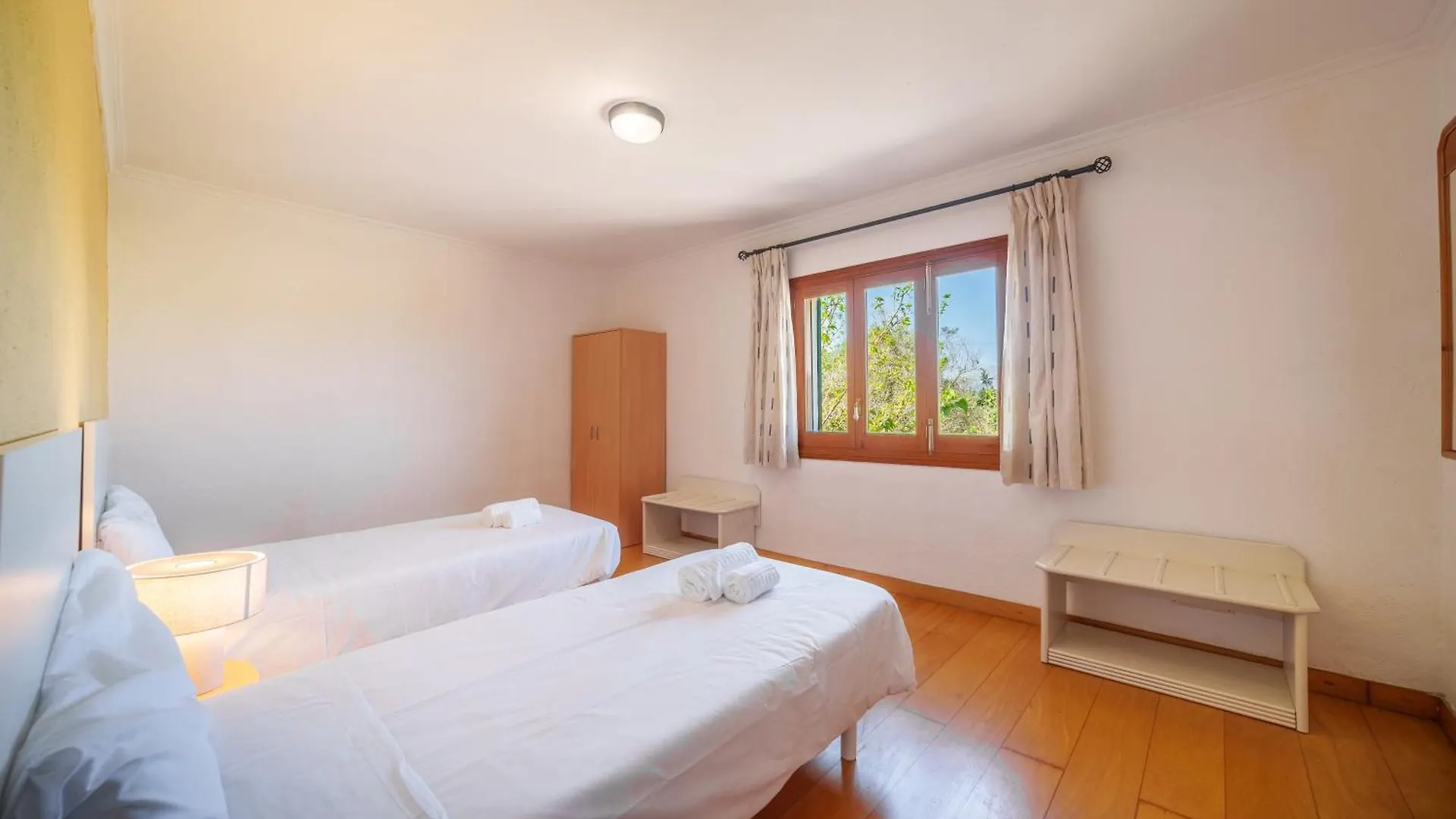 Vakantiehuis Villa Can Patriarca, For 8 With Pool, Garden And Mountain Views Alcúdia