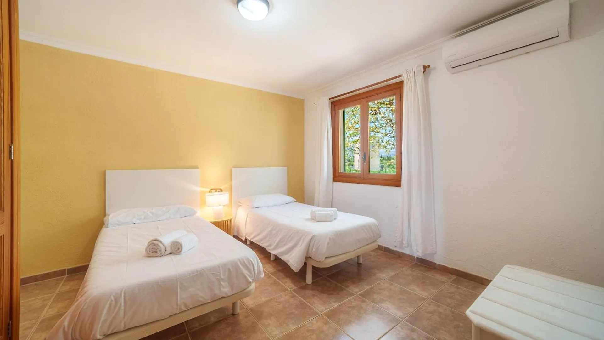 Villa Can Patriarca, For 8 With Pool, Garden And Mountain Views Alcúdia