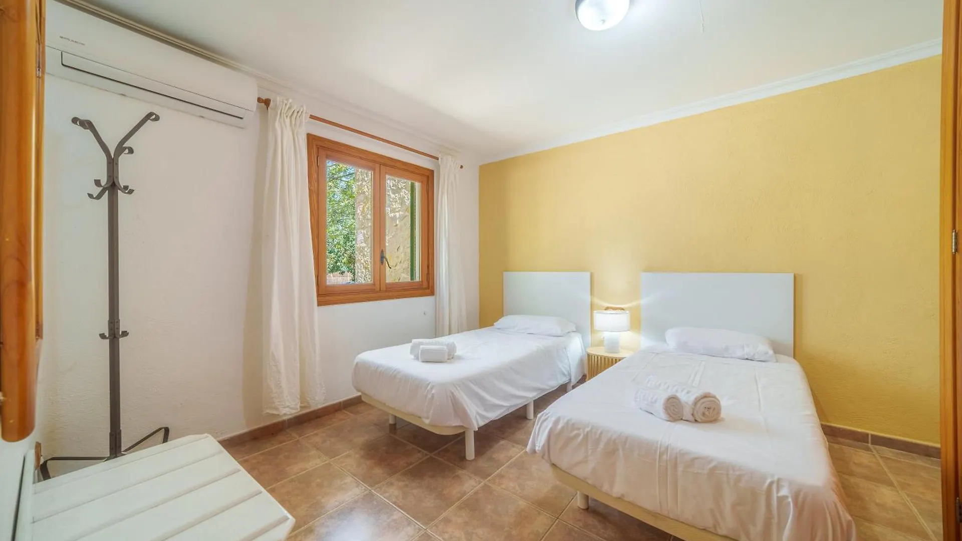 Nyaraló Villa Can Patriarca, For 8 With Pool, Garden And Mountain Views Alcudia