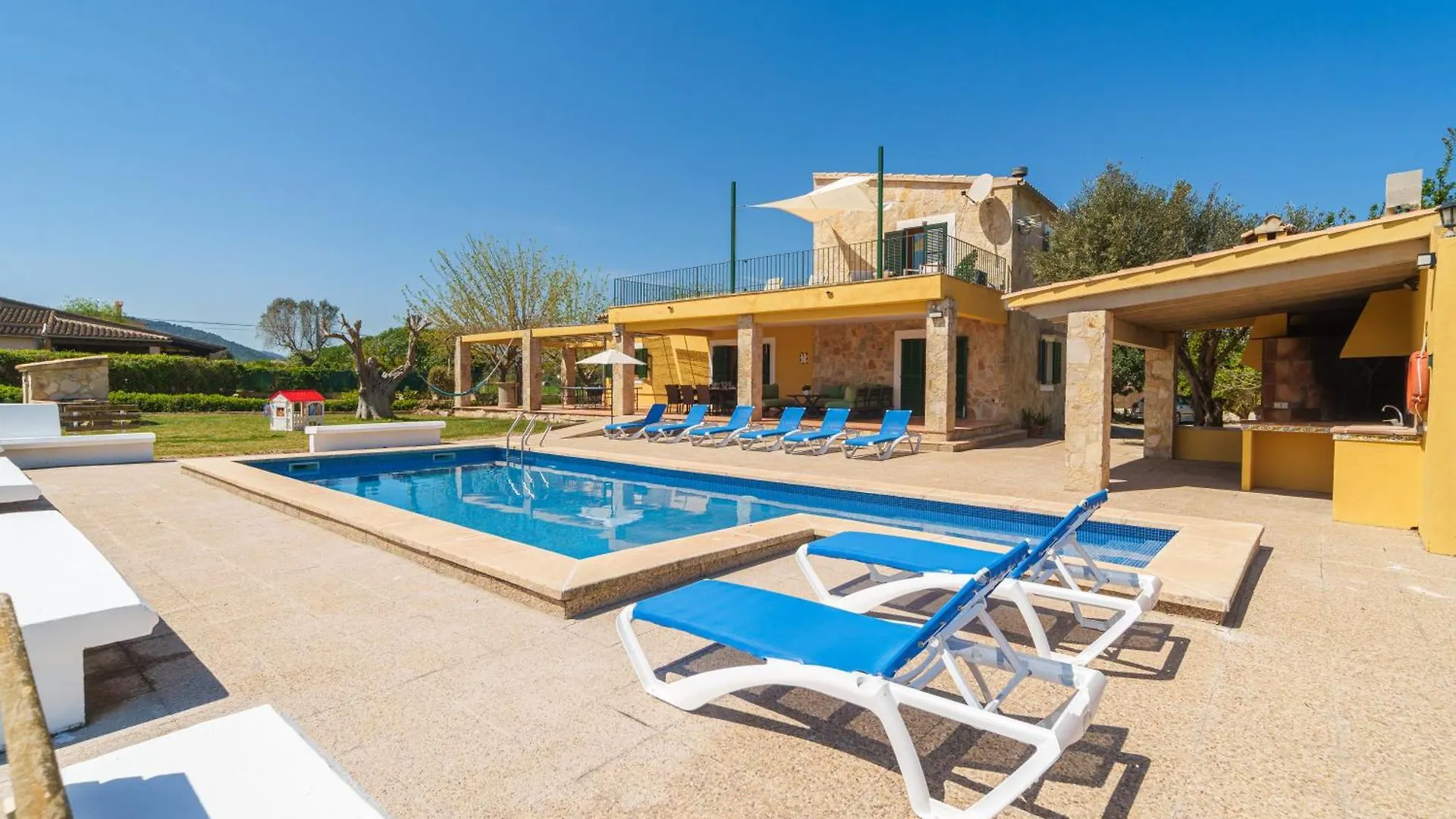 Villa Can Patriarca, For 8 With Pool, Garden And Mountain Views Alcúdia
