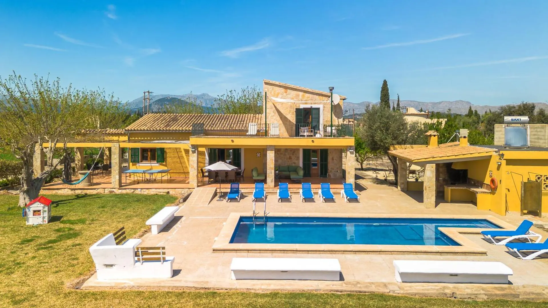 Vakantiehuis Villa Can Patriarca, For 8 With Pool, Garden And Mountain Views Alcúdia