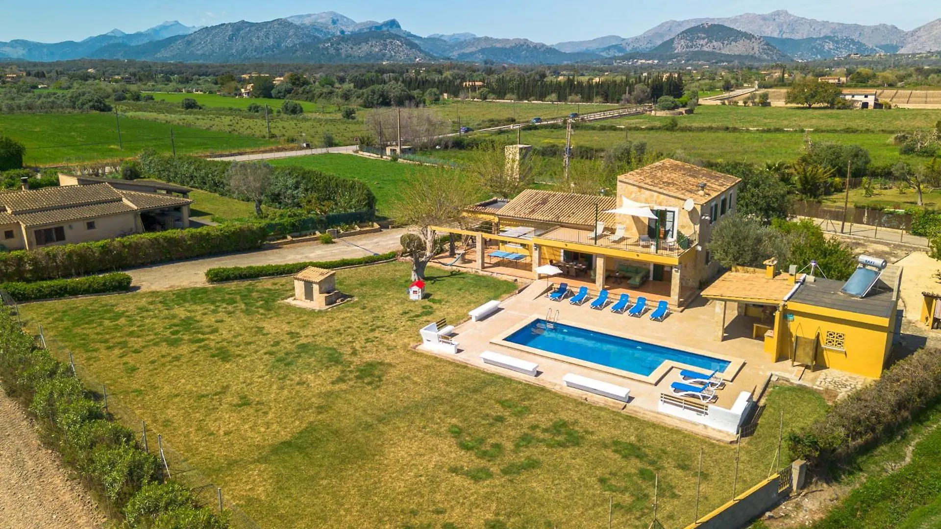Villa Can Patriarca, For 8 With Pool, Garden And Mountain Views Alcudia Nyaraló